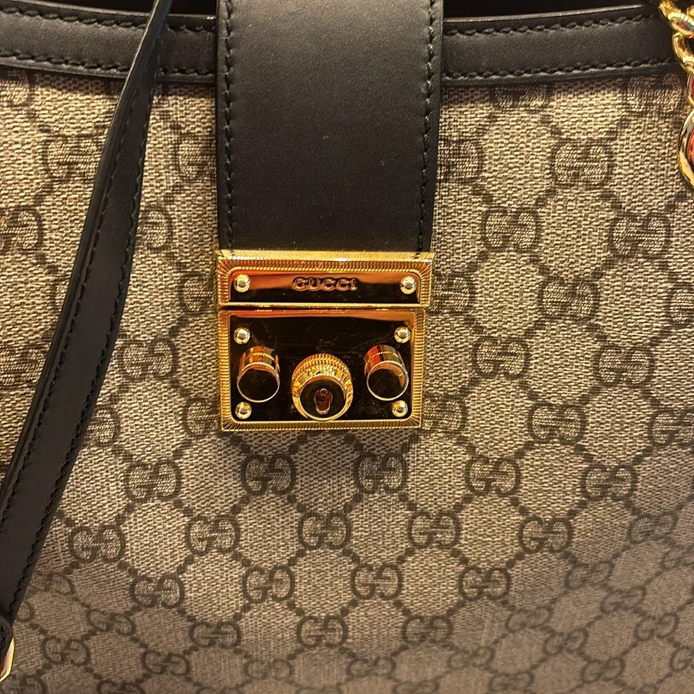 Gucci PADLOCK MEDIUM SHOULDER BAG authentic like new - Picture 3 of 7